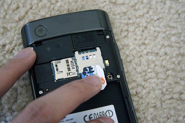 Nehmen Sie die SD-Karte heraus, um Samsung Black Screen of Death zu reparieren